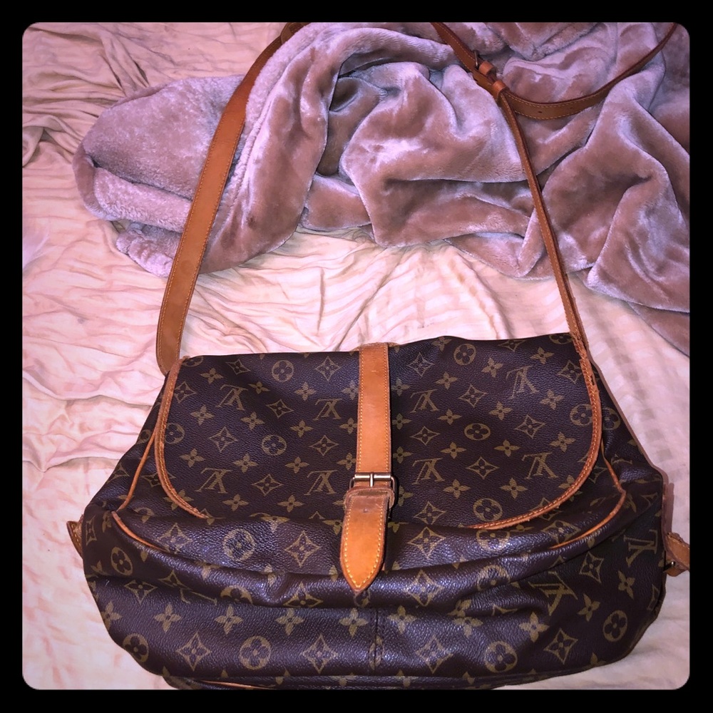 Large Louis Vuitton authentic bag